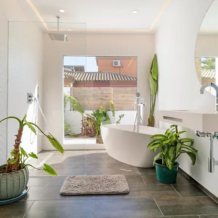 3 Bedroom Awesome In Chiclana De La Fronter