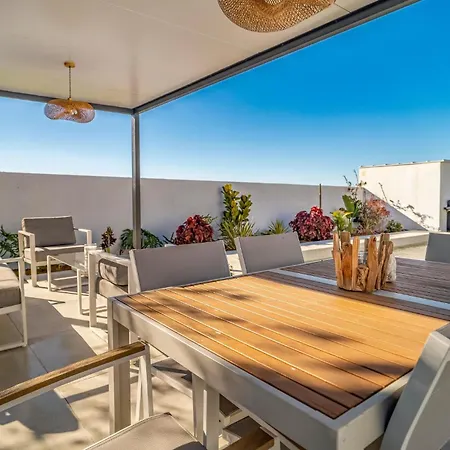 3 Bedroom Awesome In Chiclana De La Fronter *