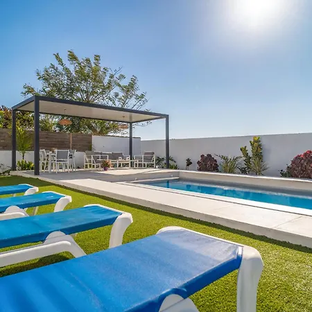 3 Bedroom Awesome In Chiclana De La Fronter