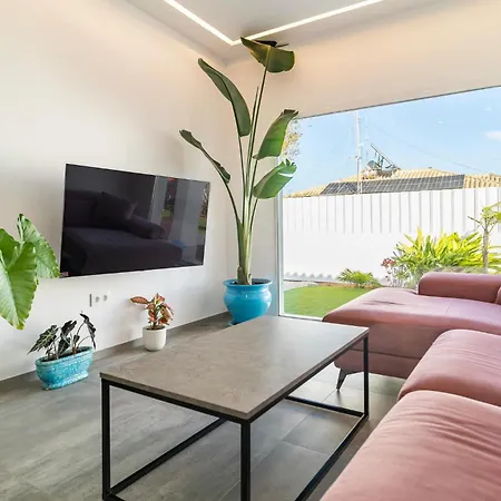 3 Bedroom Awesome In Chiclana De La Fronter 別荘