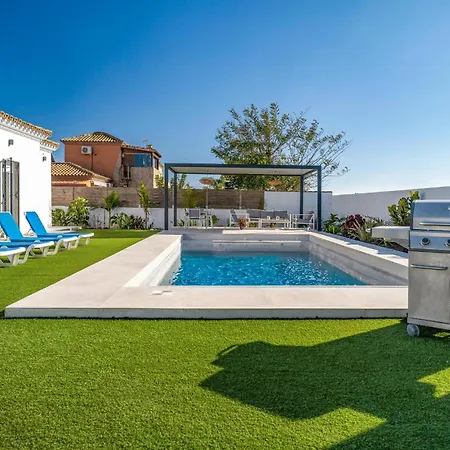 Holiday home 3 Bedroom Awesome In Chiclana De La Fronter *