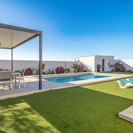 3 Bedroom Awesome In Chiclana De La Fronter Holiday home *